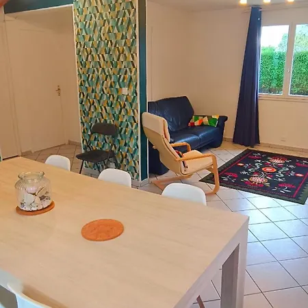 Dom wakacyjny Charming House Near The Sea Courseulles-sur-Mer