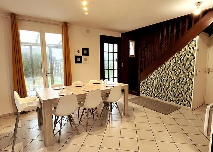 Dom wakacyjny Charming House Near The Sea