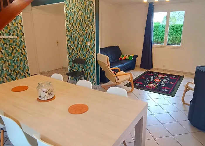 Dom wakacyjny Charming House Near The Sea Courseulles-sur-Mer